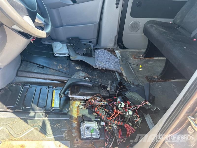 Mercedes-Benz SPRINTER 2500 11 Passenger Van (Inoperable) 大型面包车