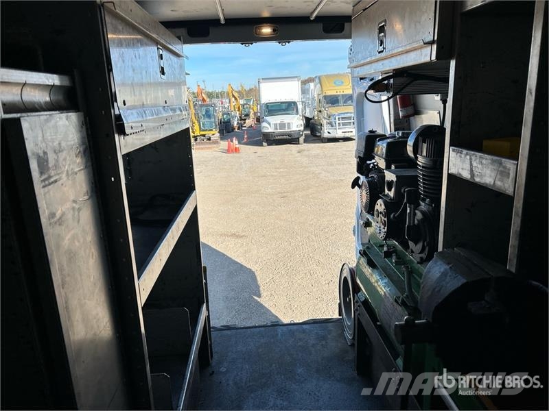 Mercedes-Benz Sprinter 3500 XD 4x2 Utility Truck 皮卡车