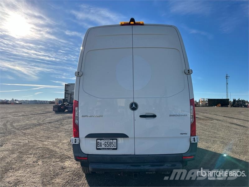 Mercedes-Benz Sprinter 3500 XD 4x2 Utility Truck 皮卡车