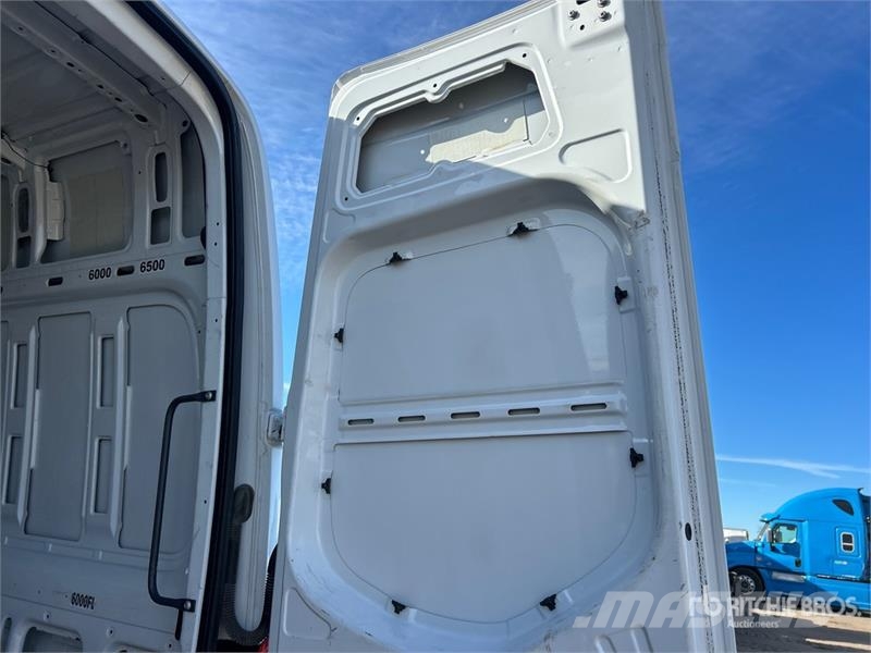 Mercedes-Benz Sprinter 2500 Cargo Van 大型面包车