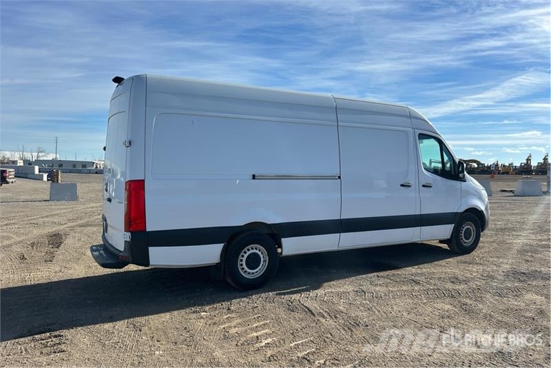 Mercedes-Benz Sprinter 2500 Cargo Van 大型面包车