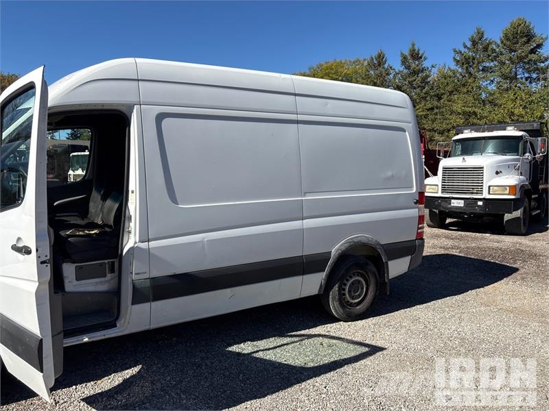 Mercedes-Benz Sprinter 2500 S/A Cargo Van Dostavna vozila / kombiji