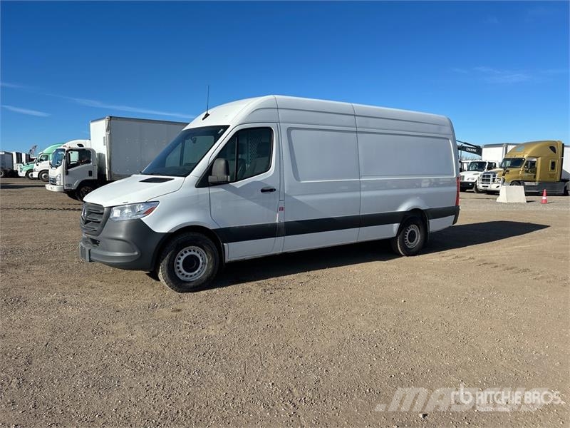 Mercedes-Benz Sprinter 2500 Cargo Van 大型面包车