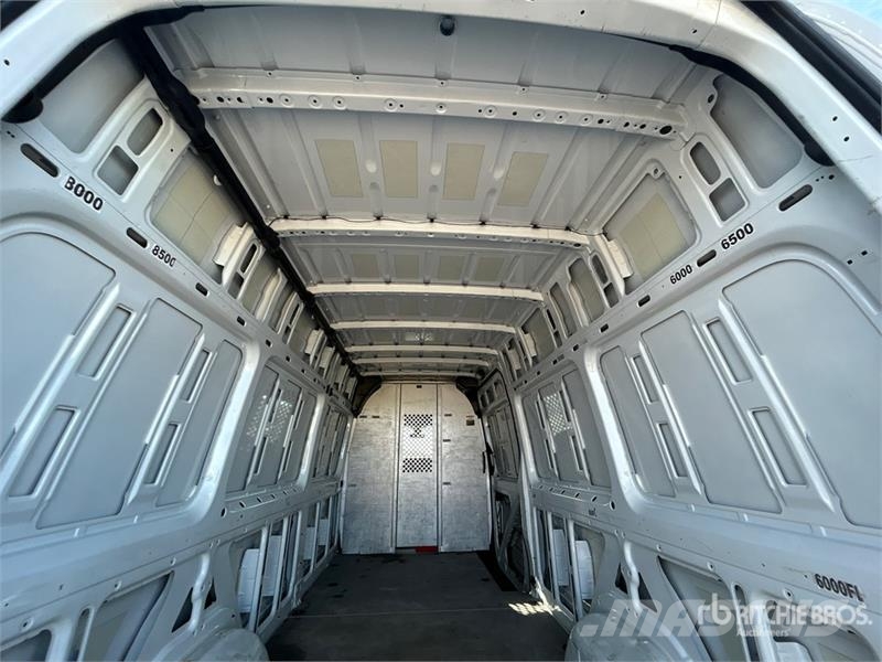 Mercedes-Benz Sprinter 2500 Cargo Van 大型面包车