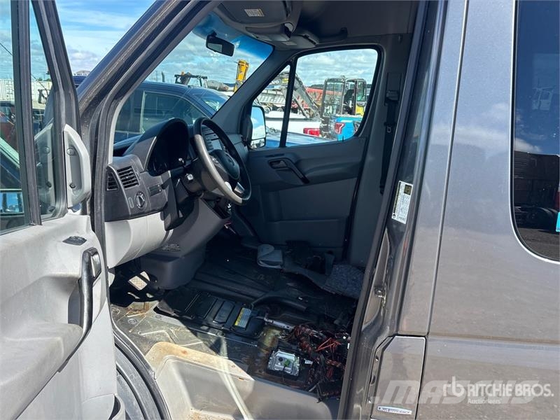Mercedes-Benz SPRINTER 2500 11 Passenger Van (Inoperable) 大型面包车