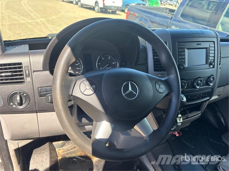 Mercedes-Benz SPRINTER 2500 11 Passenger Van (Inoperable) 大型面包车