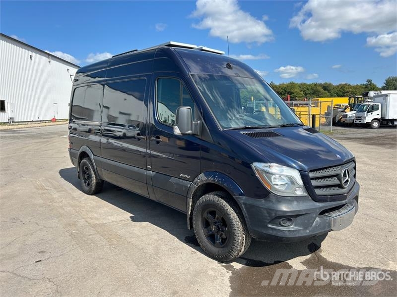 Mercedes-Benz Sprinter 2500 Camperized Van Carros