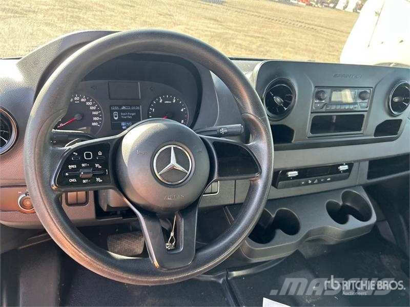Mercedes-Benz Sprinter 2500 Cargo Van 大型面包车