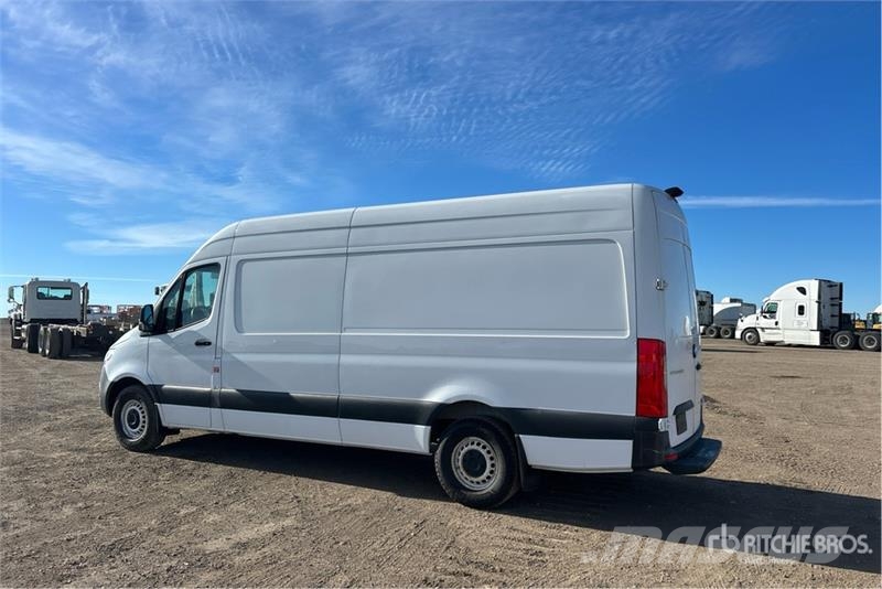 Mercedes-Benz Sprinter 2500 Cargo Van 大型面包车