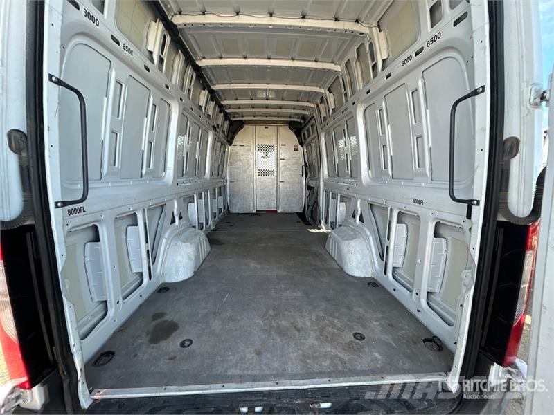 Mercedes-Benz Sprinter 2500 Cargo Van 大型面包车