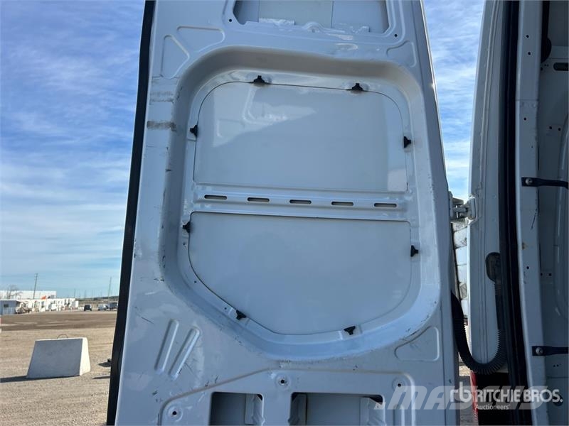 Mercedes-Benz Sprinter 2500 Cargo Van 大型面包车