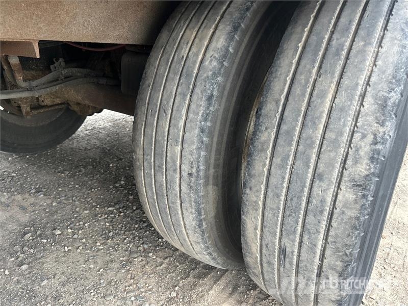 Merritt 53 ft Tri/A Livestock Trailer مقطورات نقل الحيوانات