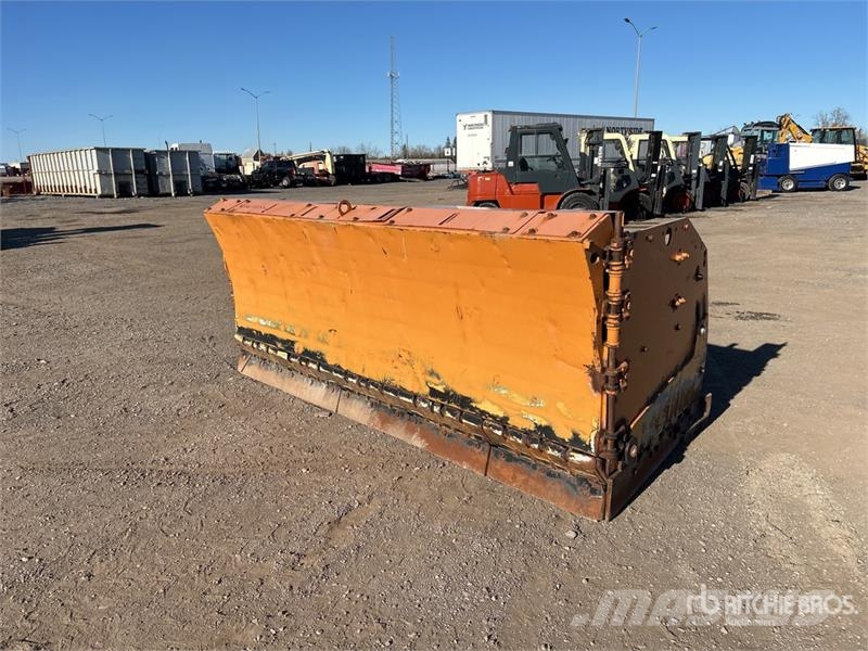 Metal Pless 10 ft Snow Plow Снігоочищувальні ножі та плуги