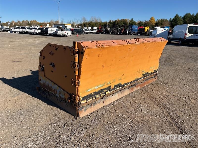 Metal Pless 10 ft Snow Plow Снігоочищувальні ножі та плуги