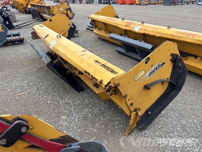 Metal Pless 12 ft LiveBoxx Live Edge Snow Pusher Sniego peiliai ir valytuvai