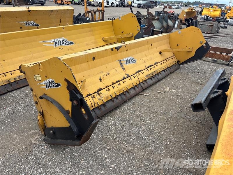 Metal Pless 12 ft LiveBoxx Live Edge Snow Pusher Sniego peiliai ir valytuvai