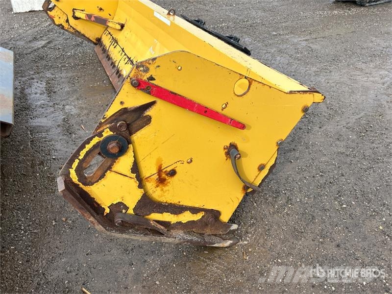  Metal Pless 12 ft Snow Pusher حراثات ونصول الجليد