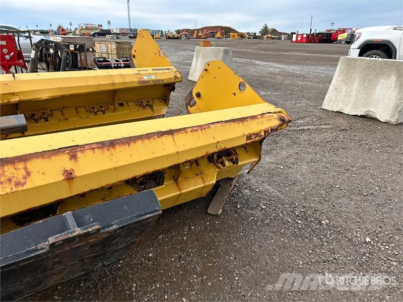  Metal Pless 12 ft Snow Pusher حراثات ونصول الجليد