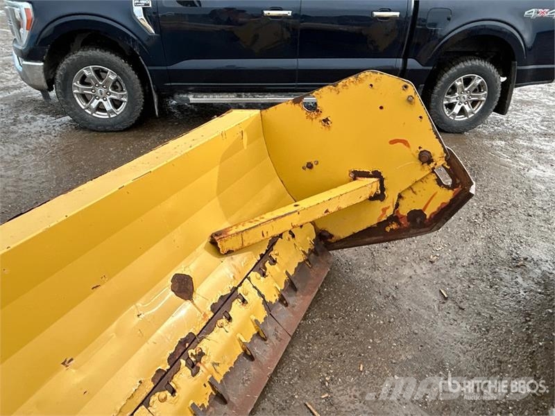  Metal Pless 12 ft Snow Pusher حراثات ونصول الجليد
