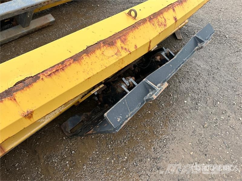  Metal Pless 12 ft Snow Pusher حراثات ونصول الجليد
