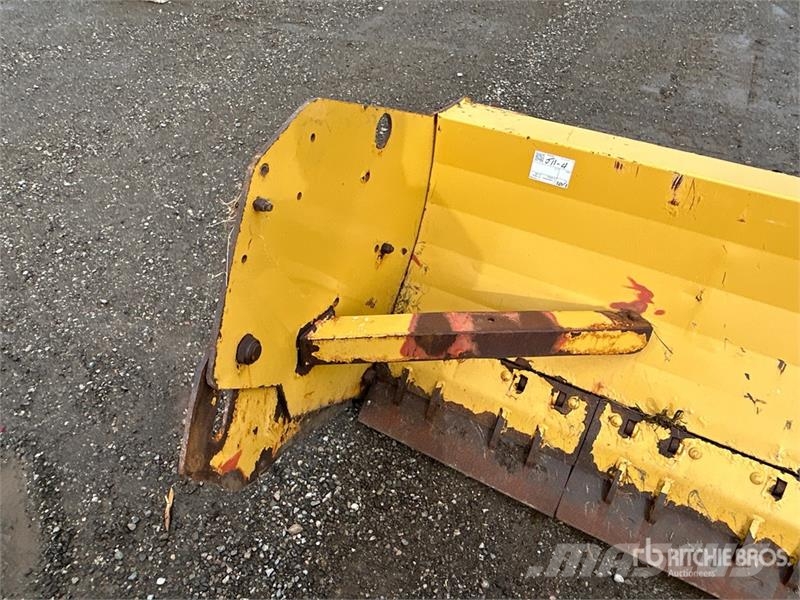  Metal Pless 12 ft Snow Pusher حراثات ونصول الجليد