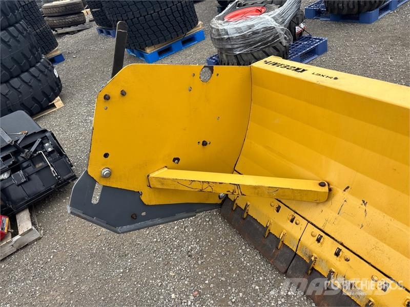  Metal Pless 14 ft LiveBoxx Live Edge Snow Pusher Sniego peiliai ir valytuvai