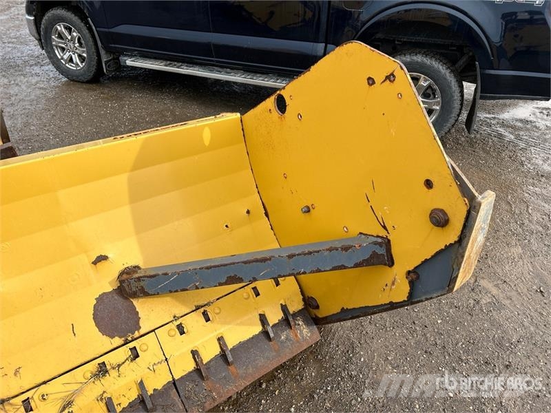  Metal Pless 16 ft Snow Pusher حراثات ونصول الجليد