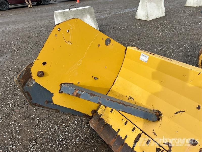  Metal Pless 16 ft Snow Pusher حراثات ونصول الجليد