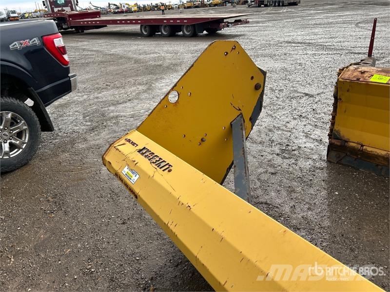  Metal Pless 16 ft Snow Pusher حراثات ونصول الجليد