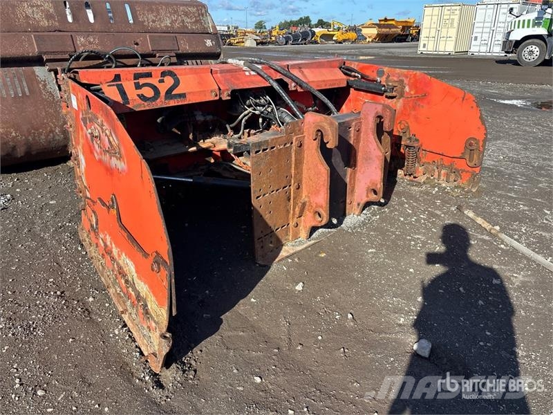 Metal Pless 96 in Snow Plow - Fits Wheel Loader Chasse neige