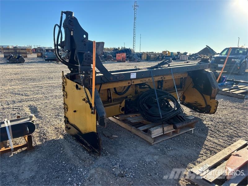  Metal Pless ReverseMaxx 0936-15 9 ft Snow Plow Снігоочищувальні ножі та плуги