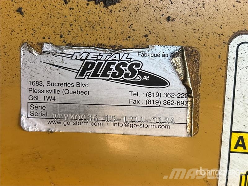  Metal Pless ReverseMaxx 0936-15 9 ft Snow Plow Снігоочищувальні ножі та плуги