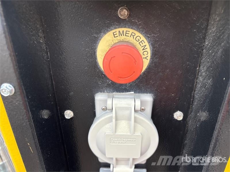 Metrolite HLT-6 4.2 kVA Solar S/A Light Tower Svetlobni stolpi