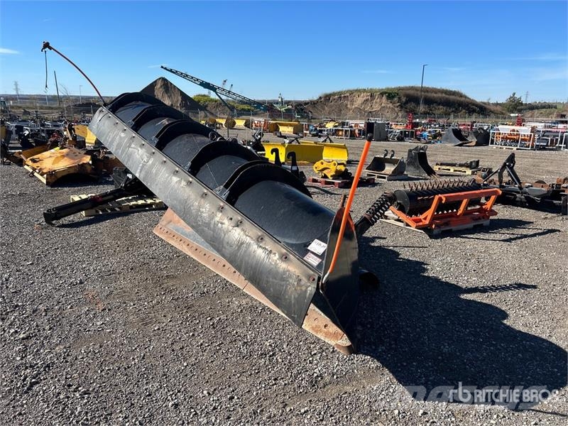 Meyer 13 ft Snow Plow Lumiaurat