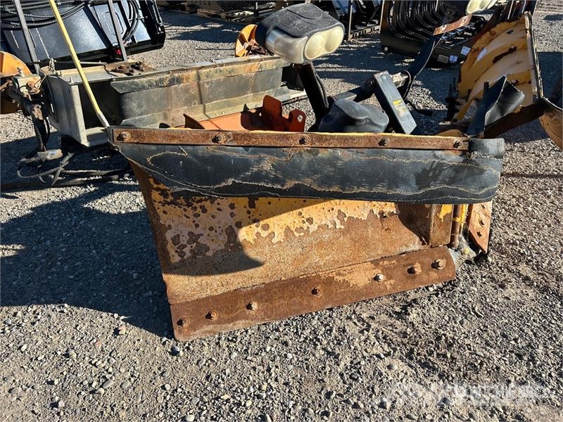 Meyer 8 ft V Snow Plow Snöblad och plogar