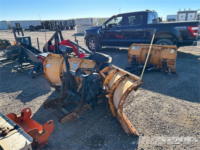 Meyer 8 ft V Snow Plow Snöblad och plogar