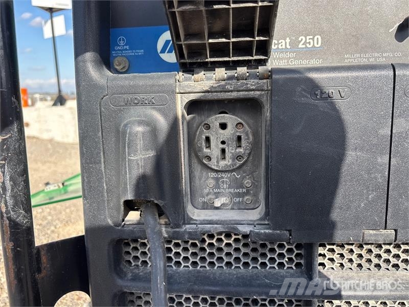 Miller Bobcat 250 NTLP Mobile Multi-Process Engine Driven Attrezzature per saldature