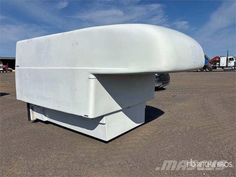 Miranda V-365 8 Ft Fiberglass Truck Cap Cabines