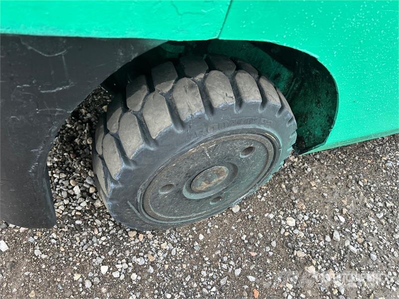 Mitsubishi FGC25N 2900 lb Cushion Tire Forklift Viličarji - drugo