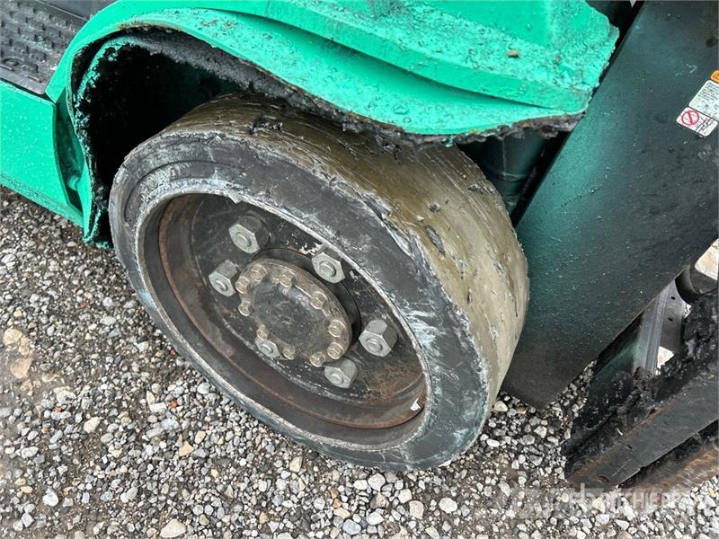 Mitsubishi FGC25N 2900 lb Cushion Tire Forklift Viličarji - drugo