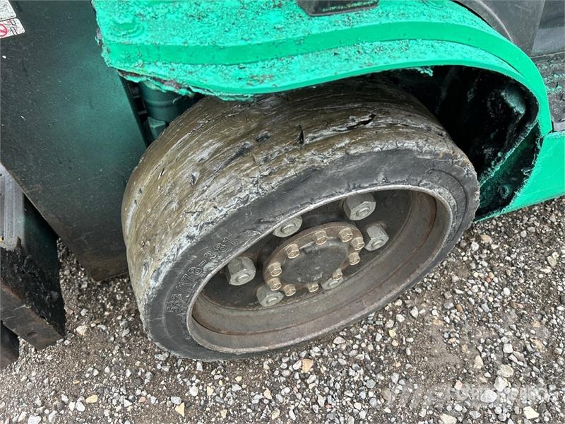 Mitsubishi FGC25N 2900 lb Cushion Tire Forklift Viličarji - drugo