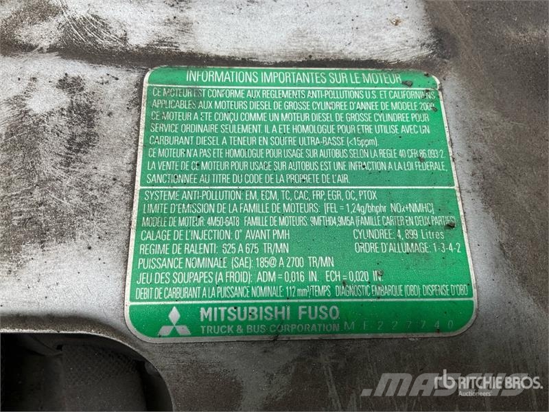 Mitsubishi Fuso 4x2 Flatbed Truck Lastbil med lad/Flatbed