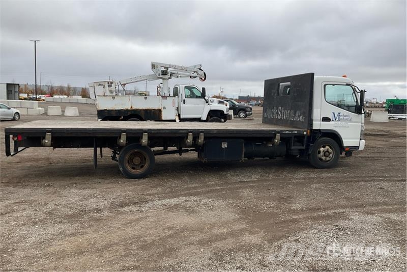 Mitsubishi Fuso 4x2 Flatbed Truck Lastbil med lad/Flatbed