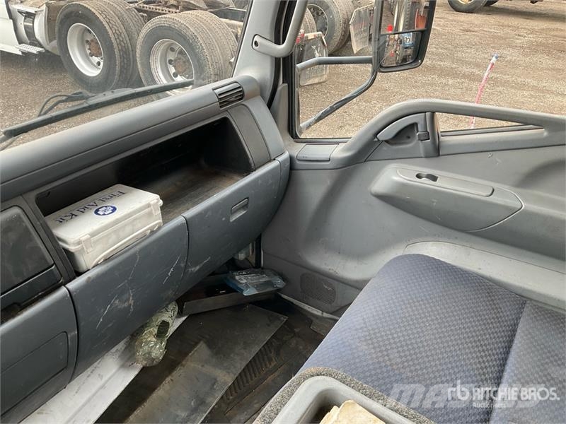 Mitsubishi Fuso 4x2 Flatbed Truck Lastbil med lad/Flatbed