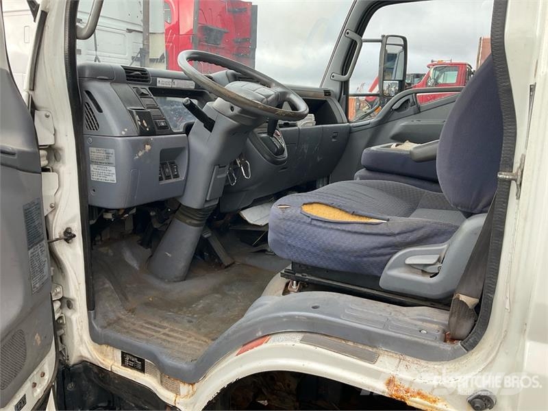 Mitsubishi Fuso 4x2 Flatbed Truck Lastbil med lad/Flatbed