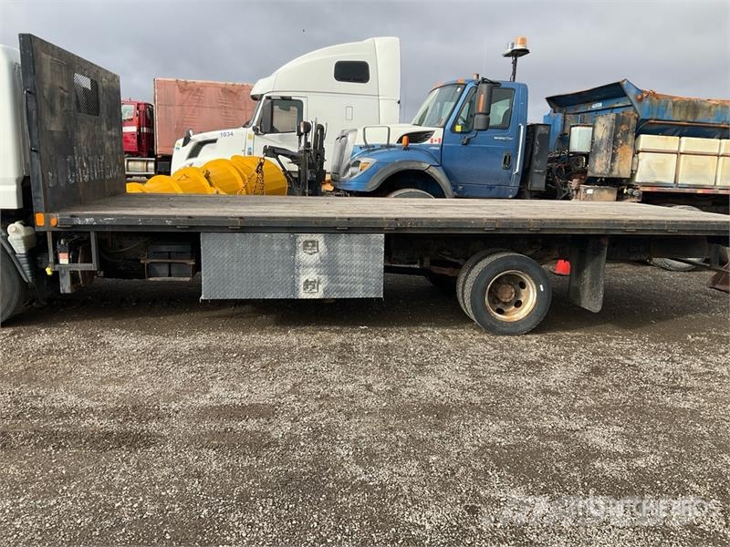 Mitsubishi Fuso 4x2 Flatbed Truck Lastbil med lad/Flatbed
