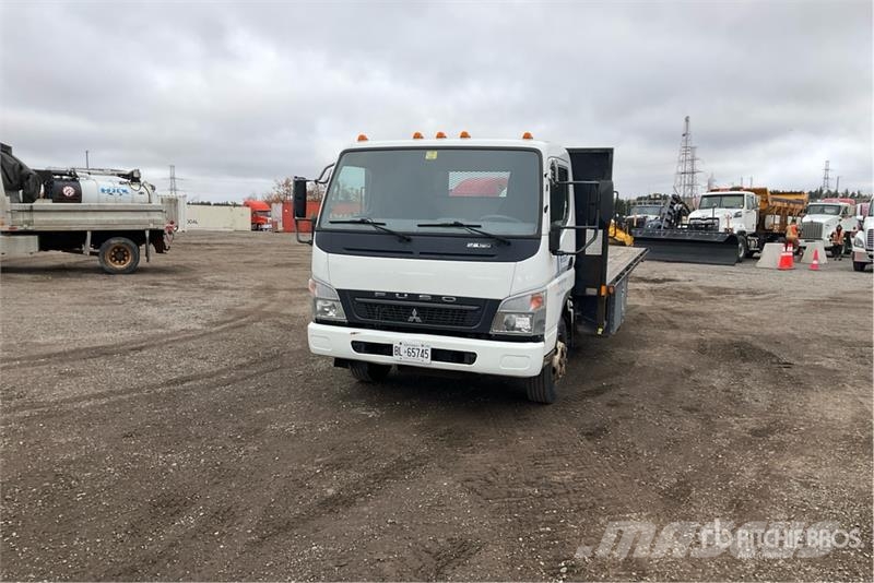 Mitsubishi Fuso 4x2 Flatbed Truck Lastbil med lad/Flatbed