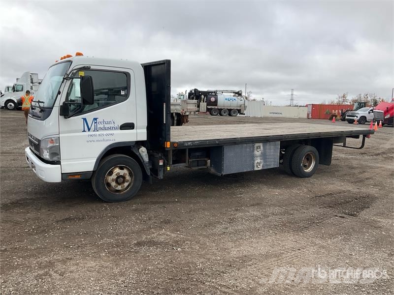 Mitsubishi Fuso 4x2 Flatbed Truck Lastbil med lad/Flatbed