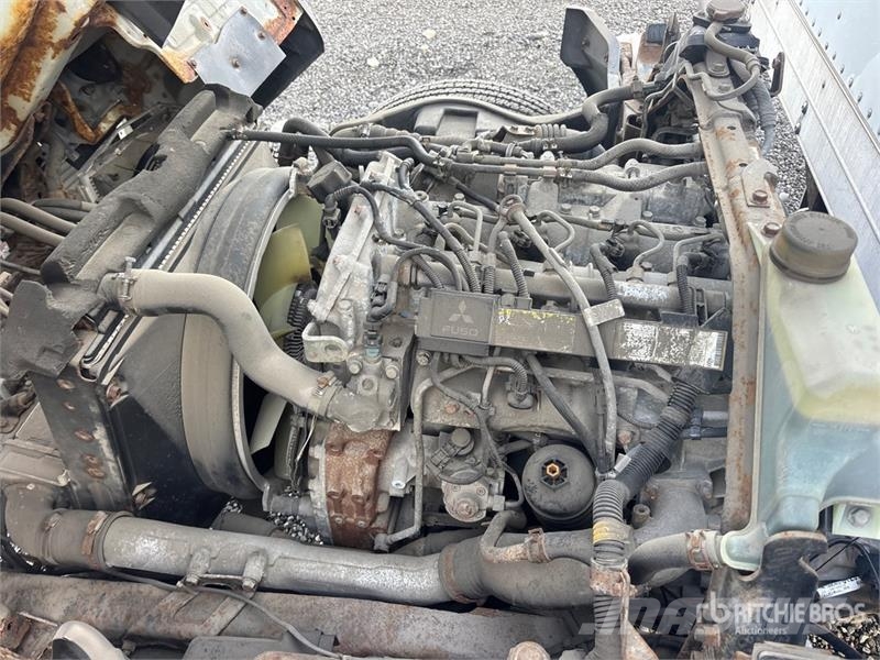 Mitsubishi Fuso 4x2 Van Truck 厢式货车