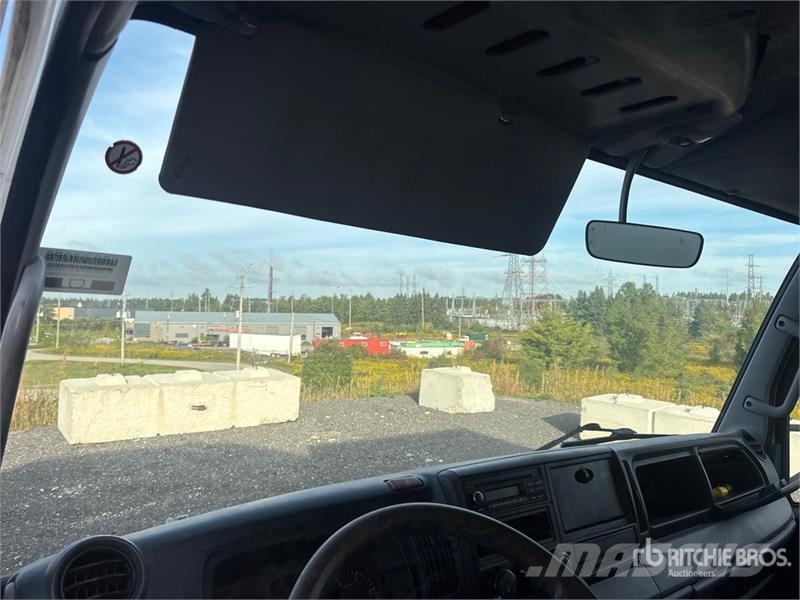 Mitsubishi Fuso 4x2 Van Truck 厢式货车